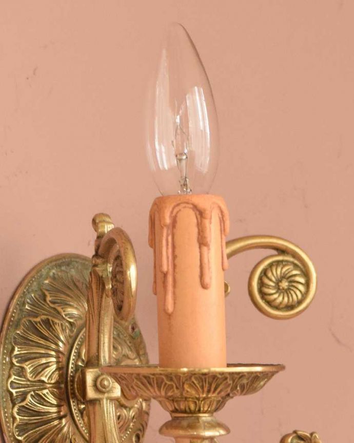 壁付けブラケット　照明・ライティング　キラッと輝く美しさでお部屋を彩るアンティークのウォールランプ（E17シャンデリア球付）。。(k-3275-z)