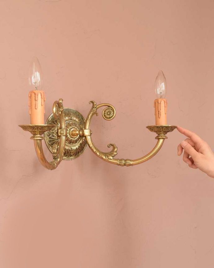 壁付けブラケット　照明・ライティング　キラッと輝く美しさでお部屋を彩るアンティークのウォールランプ（E17シャンデリア球付）。。(k-3275-z)