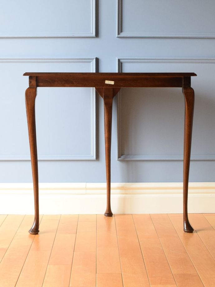 コンソールテーブルの後ろ姿