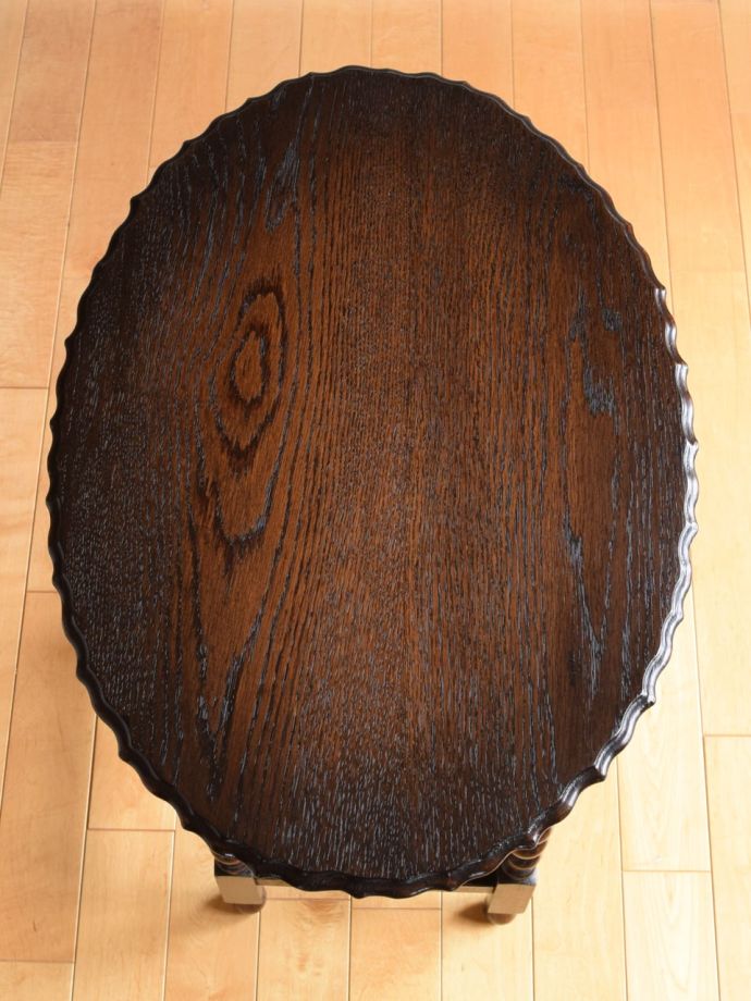 アンティークのサイドテーブルの天板
