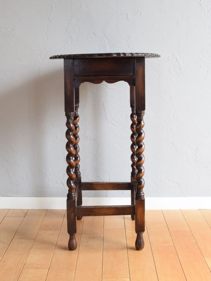 どこから見てもキレイなサイドテーブル