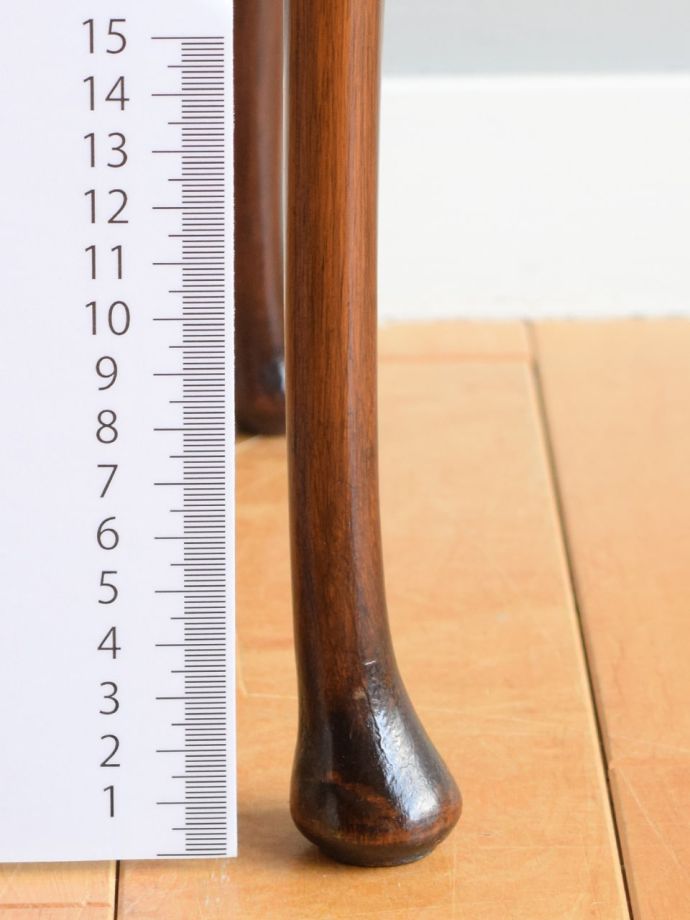 アンティークテーブルの脚