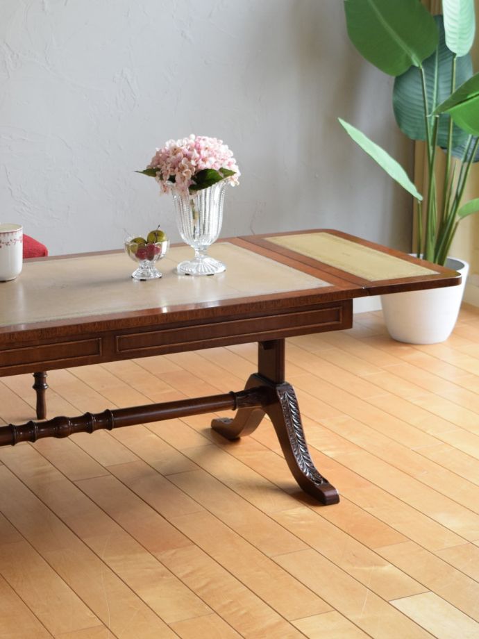 英国のアンティーク家具らしいデザイン