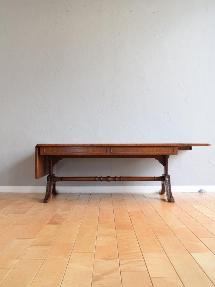 伸長式天板を片方開くと