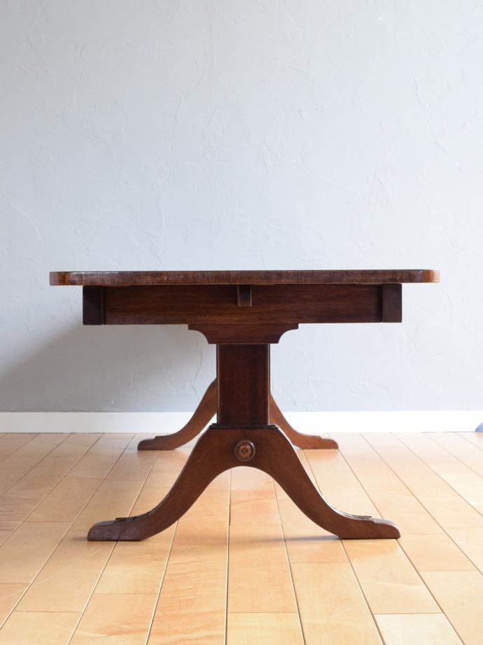 折り畳み式テーブルの側面