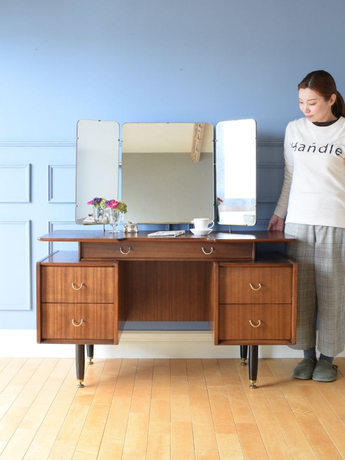 イギリスから届いたおしゃれなドレッサー、G-PLANのビンテージ三面鏡(k