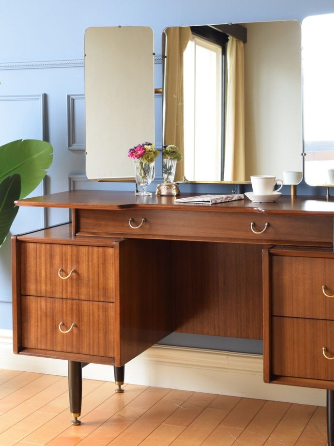 ヴィンテージ　ドレッサー　昭和レトロ　ミッドセンチュリー　スペースエイジ　茶色 ヴィンテージ ドレッサー 昭和レトロ ミッドセンチュリー スペース