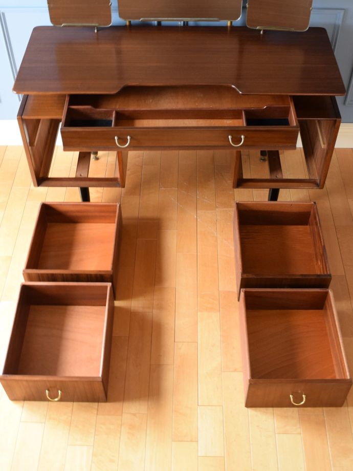 G-PLANのドレッサーの引き出し