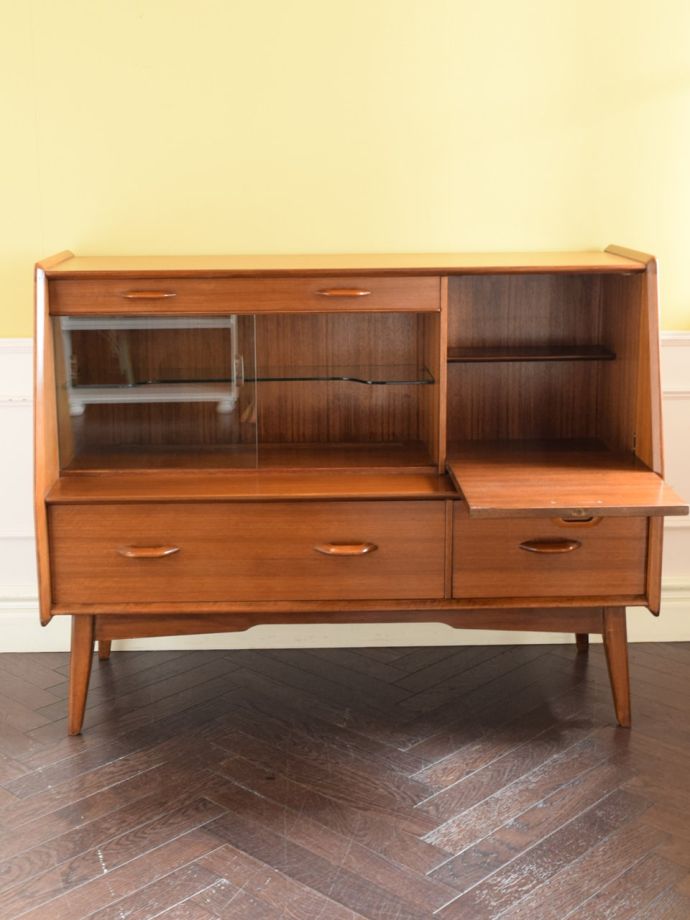 G-planのサイドボードの扉の中