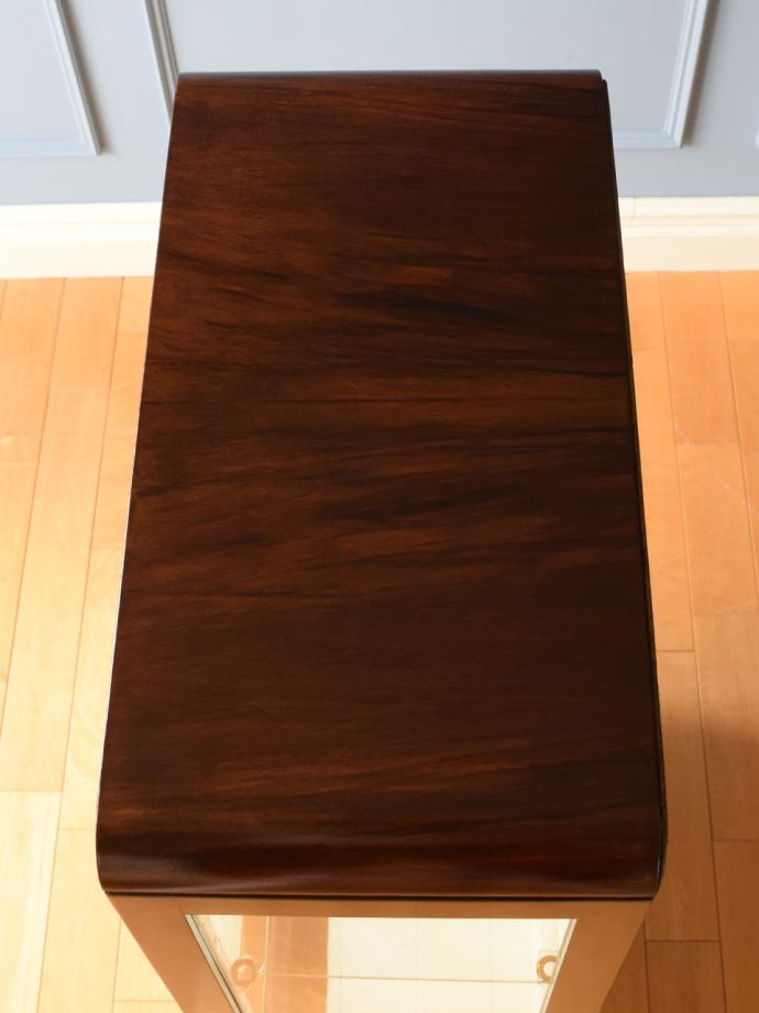 アンティークキャビネットの天板