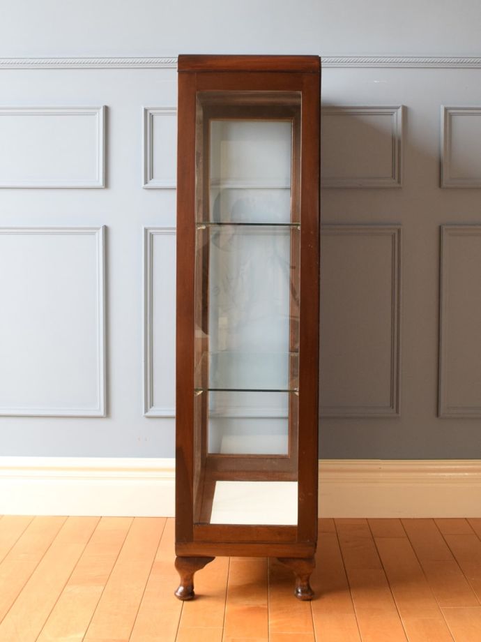 キャビネットの側面