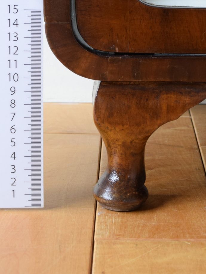 アンティーク家具の脚