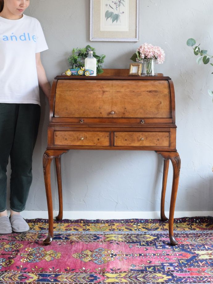 英国アンティークの美しいライティングビューロー、ウォールナット材の