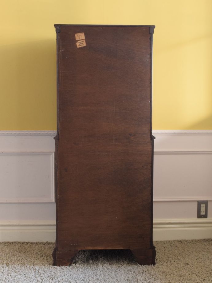 アンティークチェストの後ろ姿