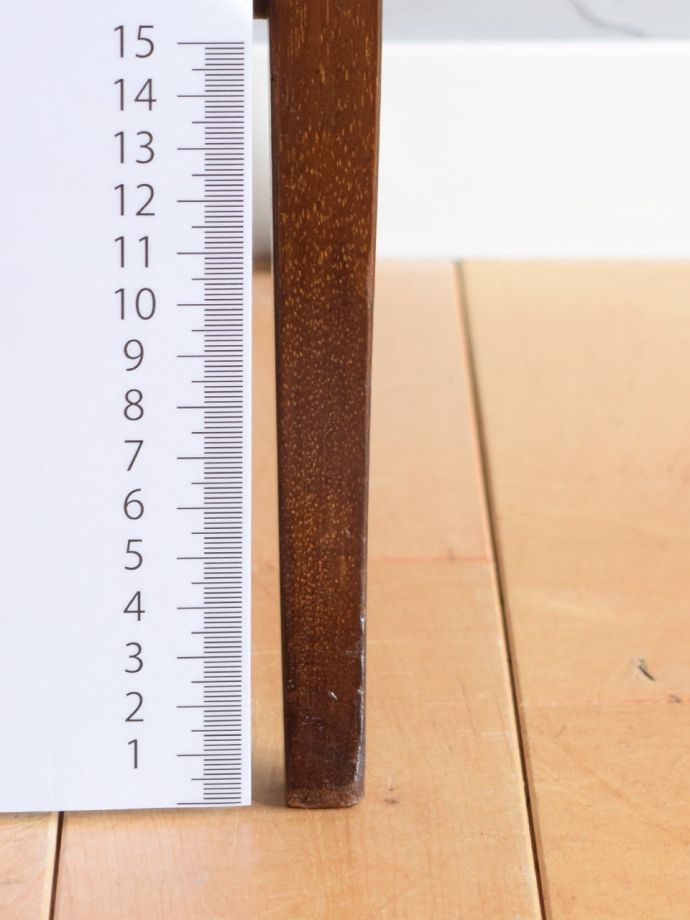 アンティークテーブルの脚