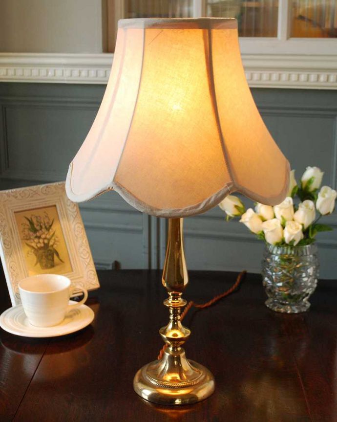 スタンドライト　照明・ライティング　イギリスで見つけたアンティークテーブルランプ(E17シャンデリア球付き)。。(k-3299-z)