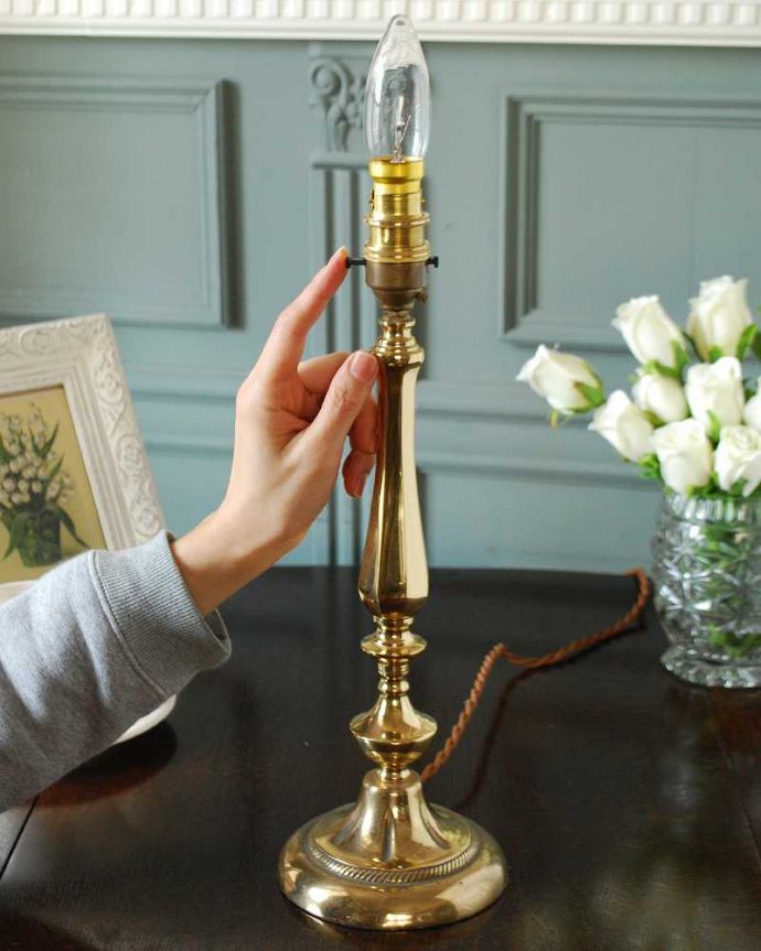 スタンドライト　照明・ライティング　イギリスで見つけたアンティークテーブルランプ(E17シャンデリア球付き)。。(k-3299-z)