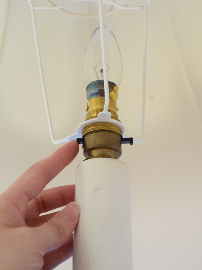 英国アンティークのおしゃれなスタンドライト、マホガニー材のフロア