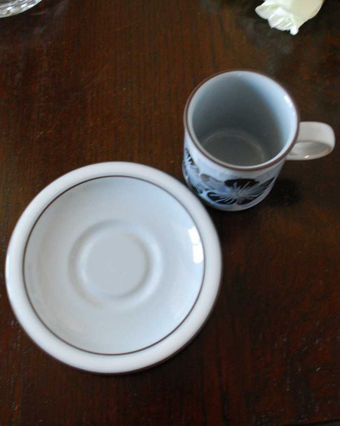 Hornsea（ホーンジー）　アンティーク雑貨　イギリスのビンテージ食器、ホーンジー社のHarmony（ハーモニー）のカップ＆ソーサー。上からのぞいてみると･･･アンティークのため、多少の欠け・傷がある場合がありますが、使用上問題がないものだけを選んできたので、ご了承下さい。(k-3301-z)