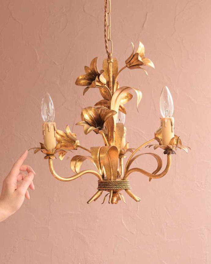 シャンデリア　照明・ライティング　エレガントな真鍮製アンティークシャンデリア（3灯）（Ｅ17シャンデリア球付）。。(k-3302-z)