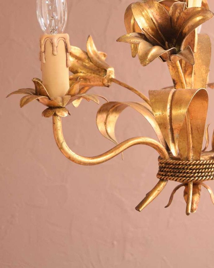 シャンデリア　照明・ライティング　エレガントな真鍮製アンティークシャンデリア（3灯）（Ｅ17シャンデリア球付）。。(k-3302-z)