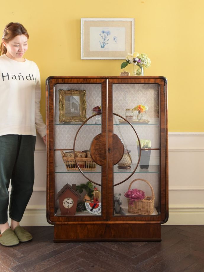 英国アンティークのキャビネット