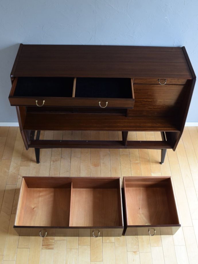 サイドボードの引き出し