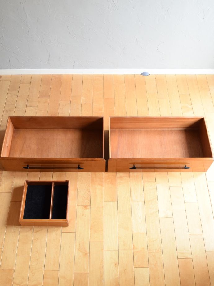 ビンテージサイドボードの引き出し