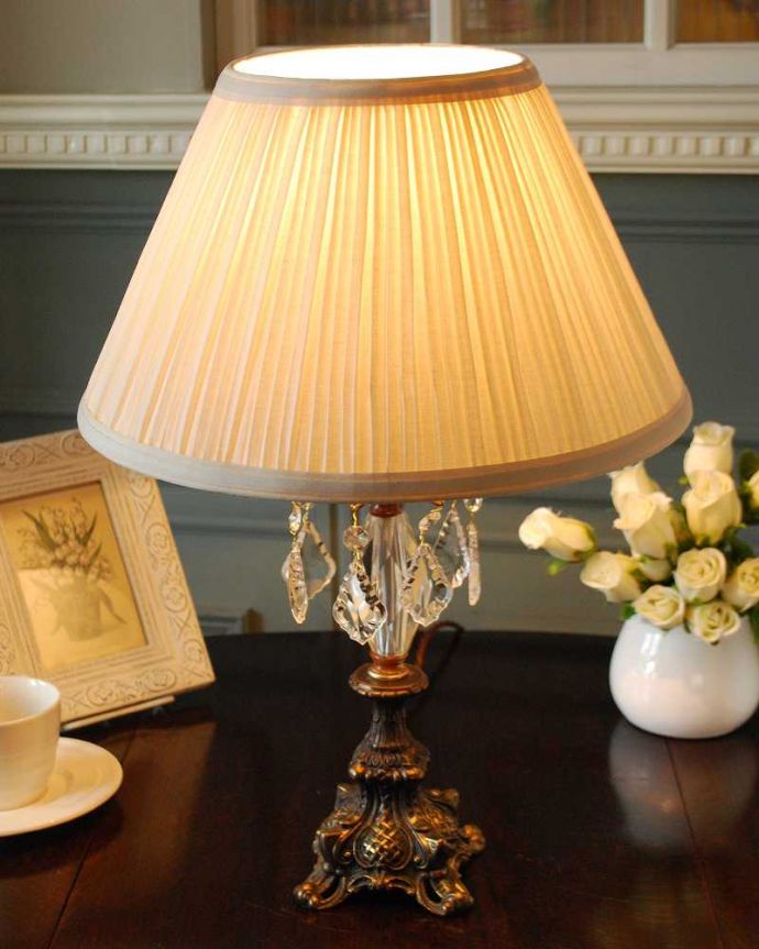 スタンドライト　照明・ライティング　真鍮製のスタンドが豪華なアンティークテーブルシャンデリア(１灯)（B22シャンデリア球付） 。。(k-3308-z)