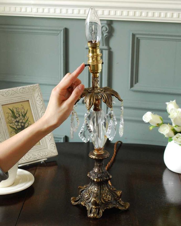 スタンドライト　照明・ライティング　真鍮製のスタンドが豪華なアンティークテーブルシャンデリア(１灯)（B22シャンデリア球付） 。。(k-3308-z)