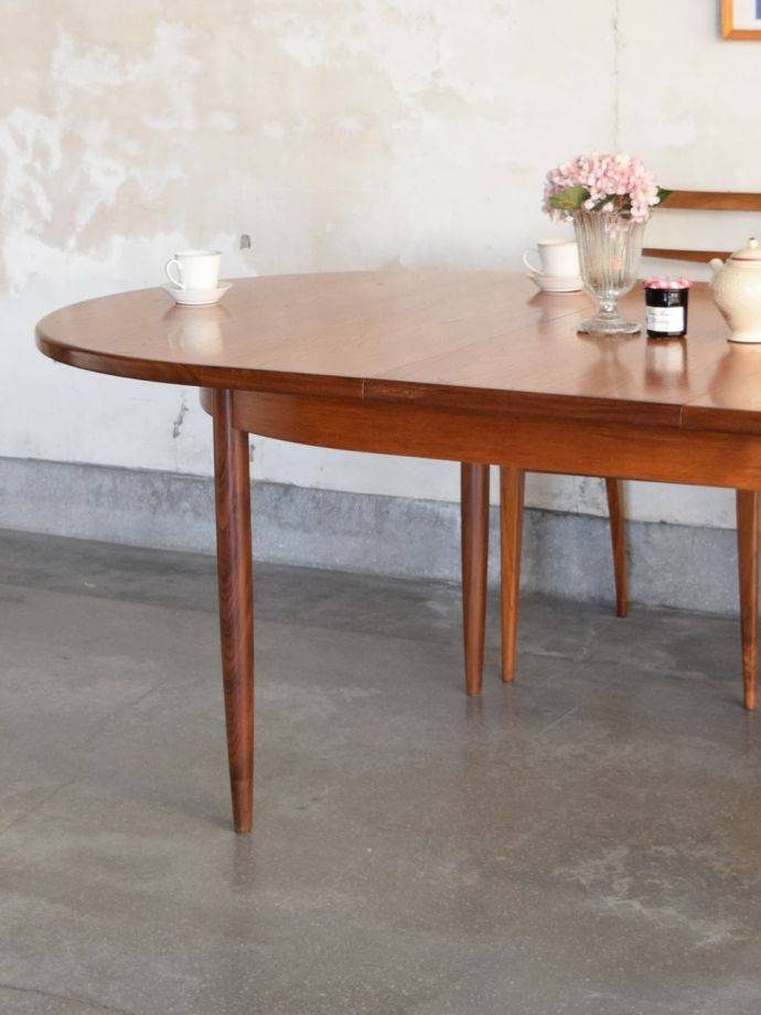 G-PLANのダイニングテーブル