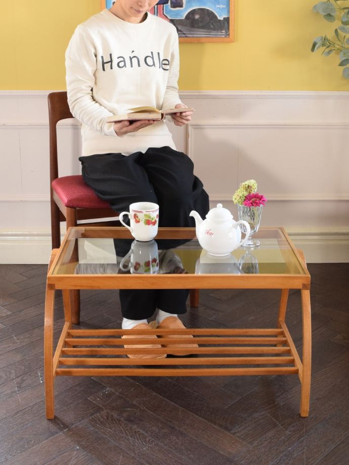 北欧スタイルのビンテージテーブル