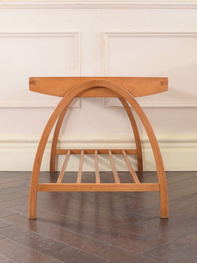 コーヒーテーブルの側面