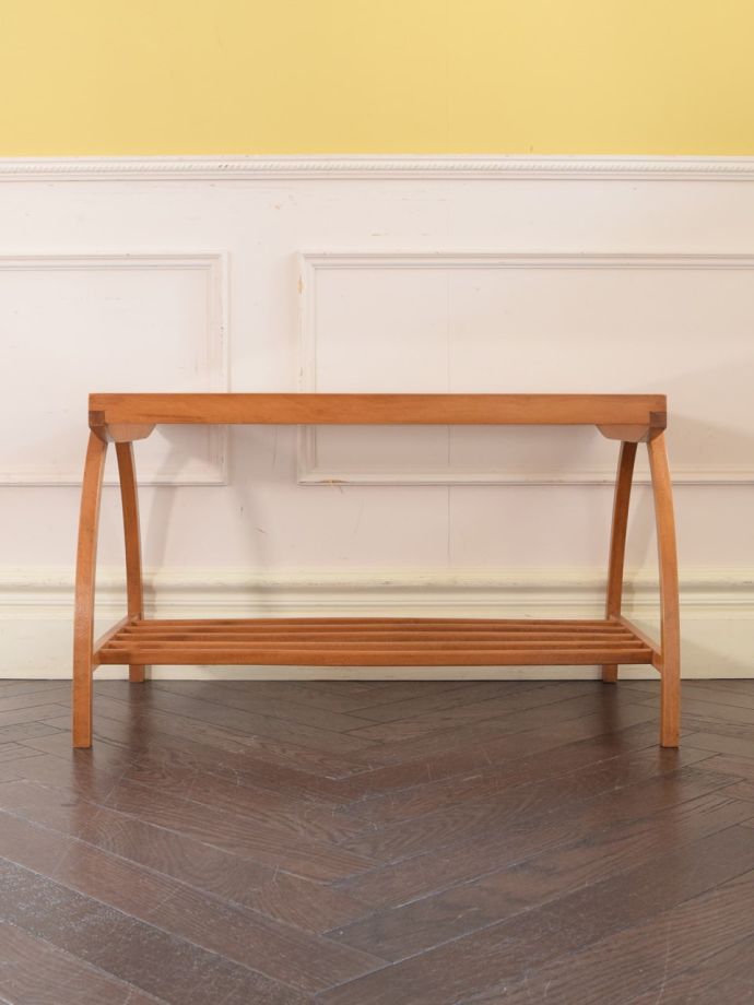 ビンテージテーブルの側面