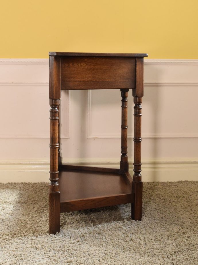 コンソールテーブルの側面