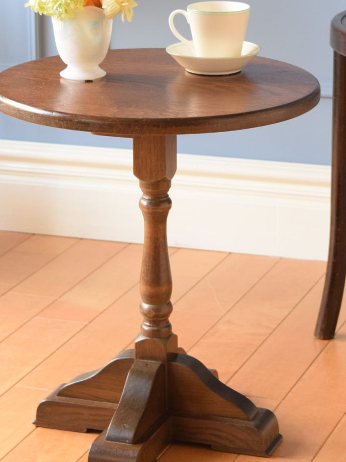 英国のアンティーク家具らしいデザイン