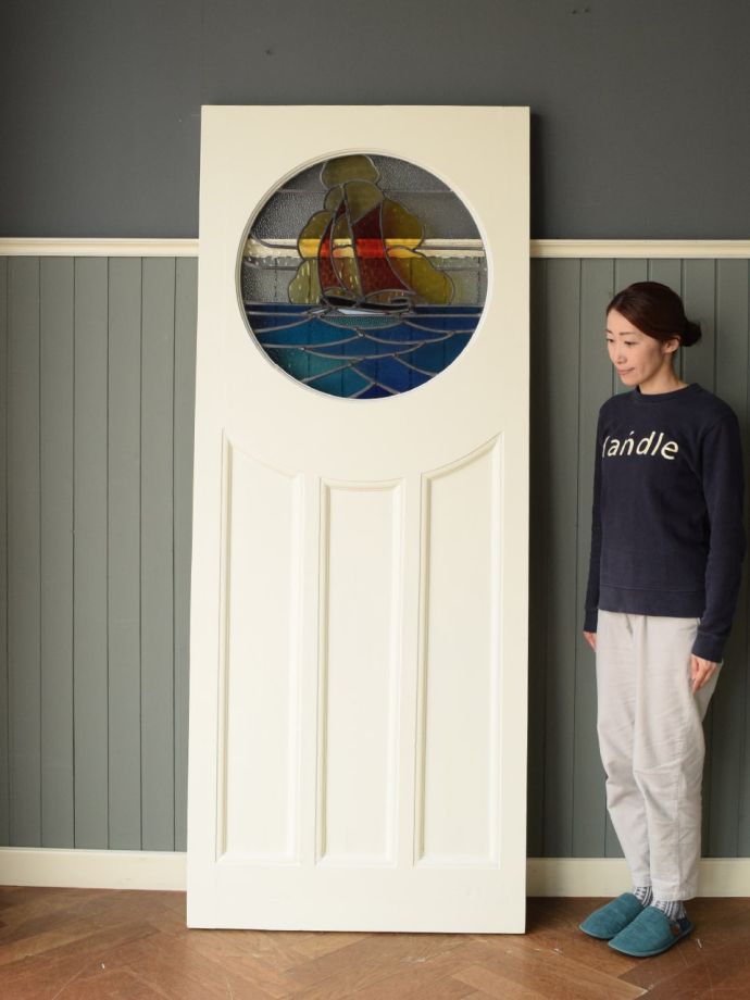 ステンドグラス付のアンティークのドア