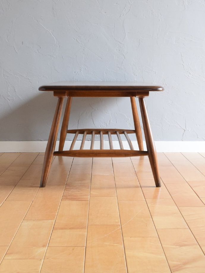 アーコールのコーヒーテーブルの側面