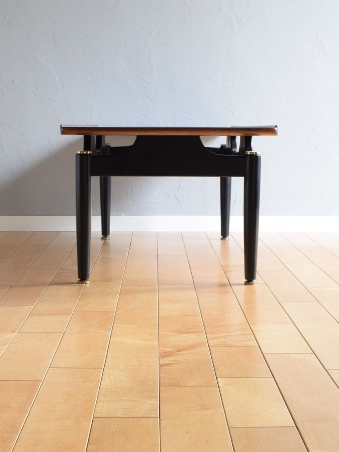 G-PLANのコーヒーテーブルの側面