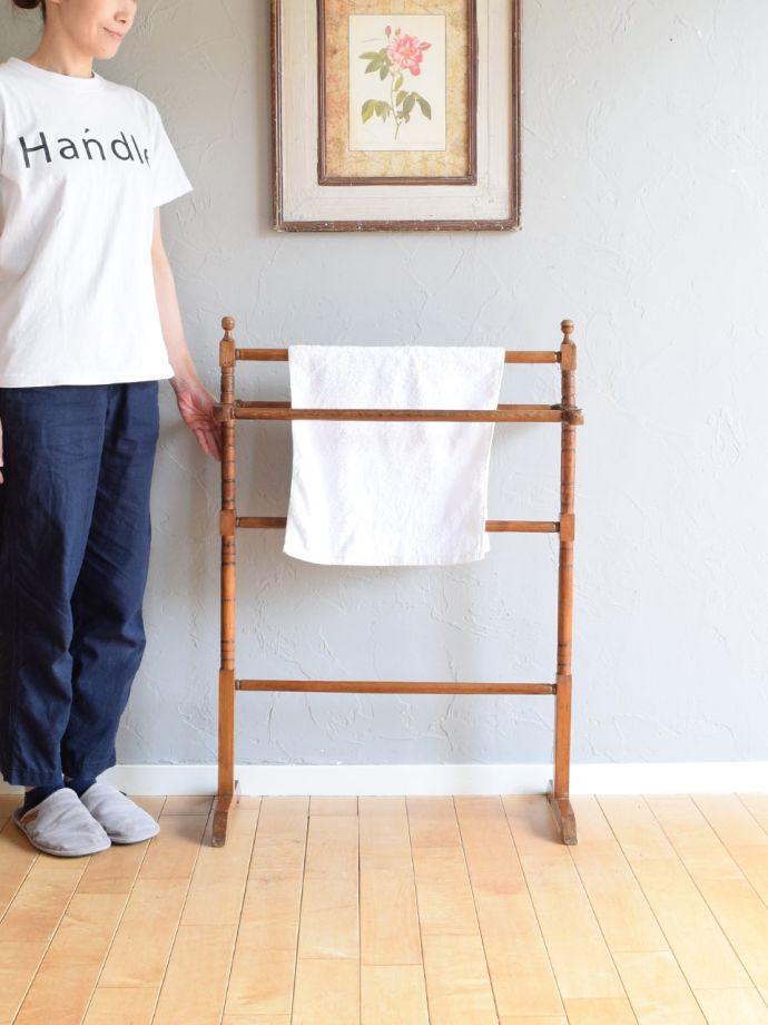 アンティークのタオルハンガー