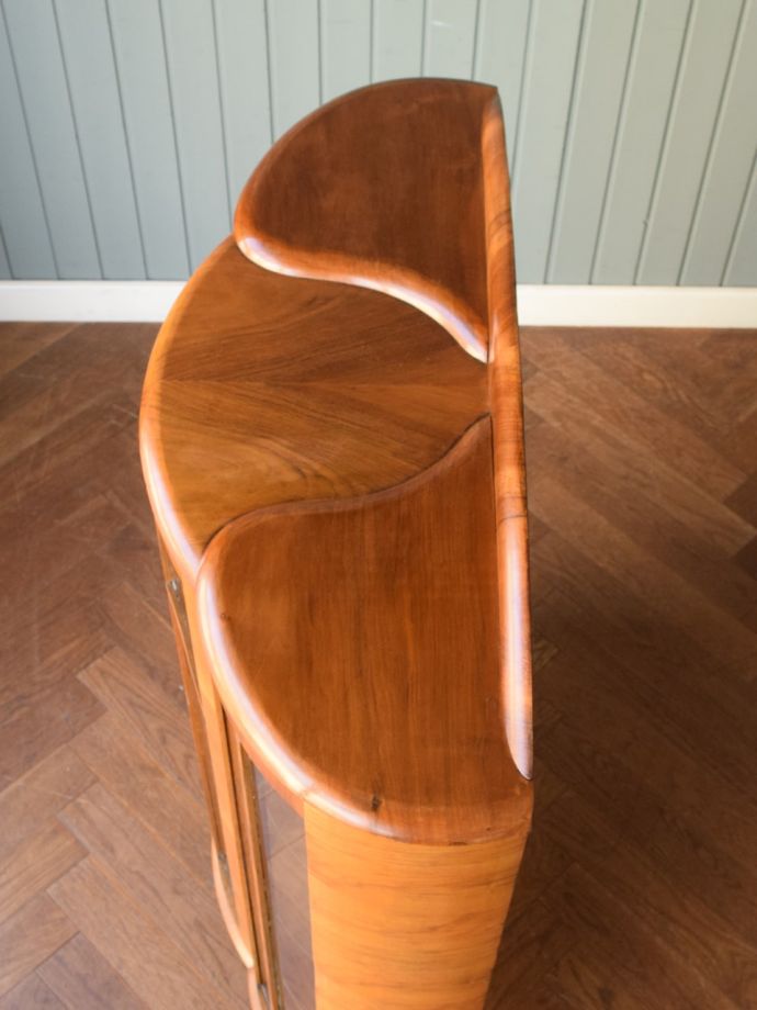 アンティークキャビネットの天板