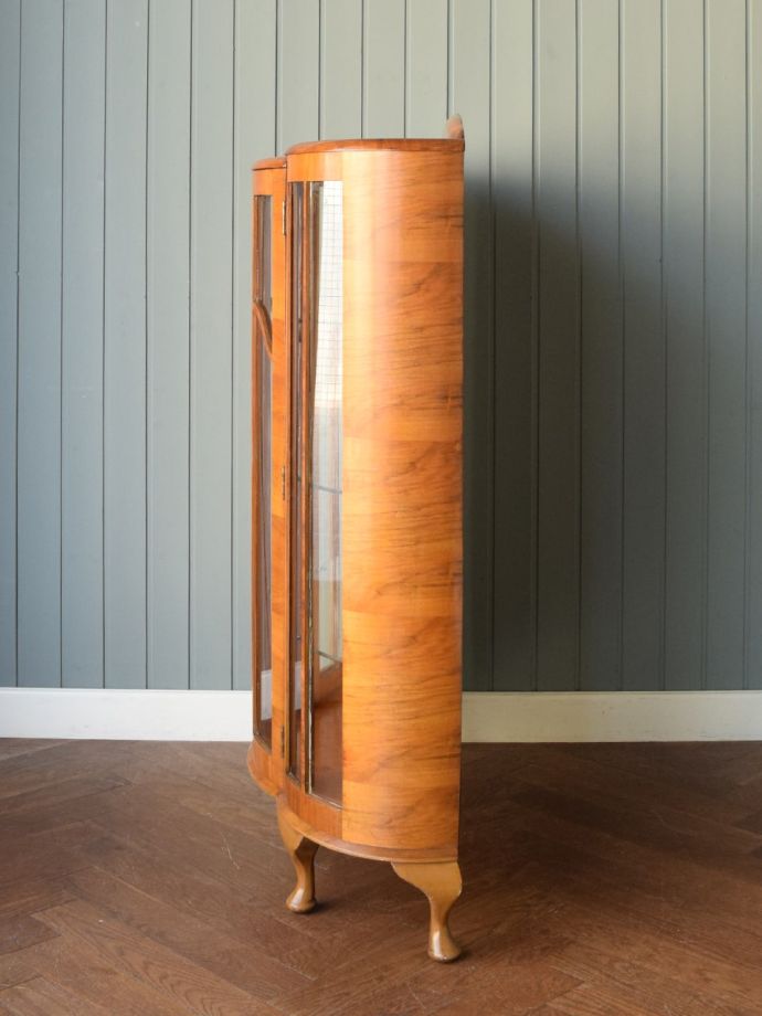 キャビネットの側面