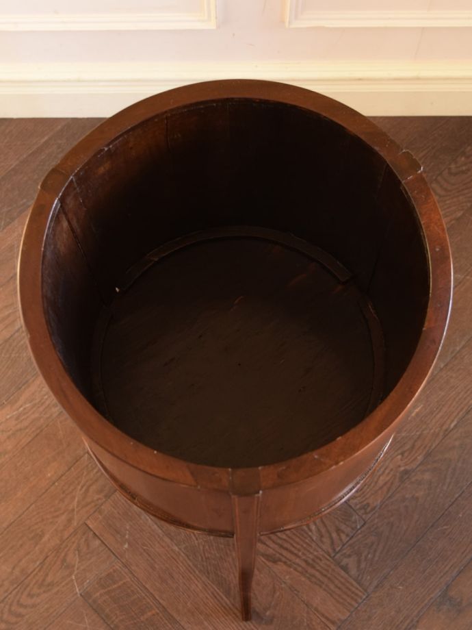 アンティークのプランツスタンドの天板