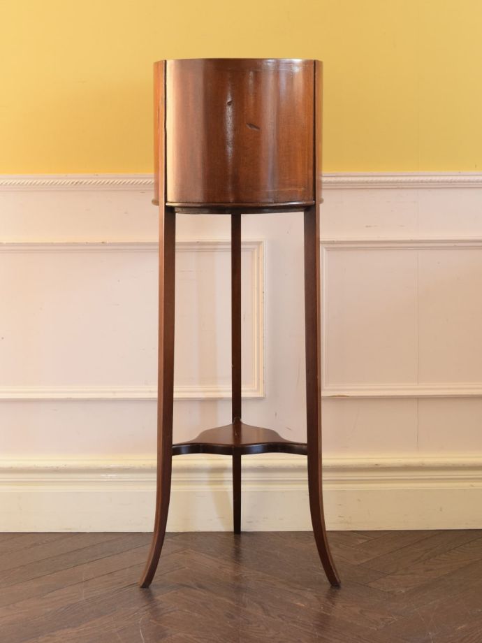 アンティーク家具の側面