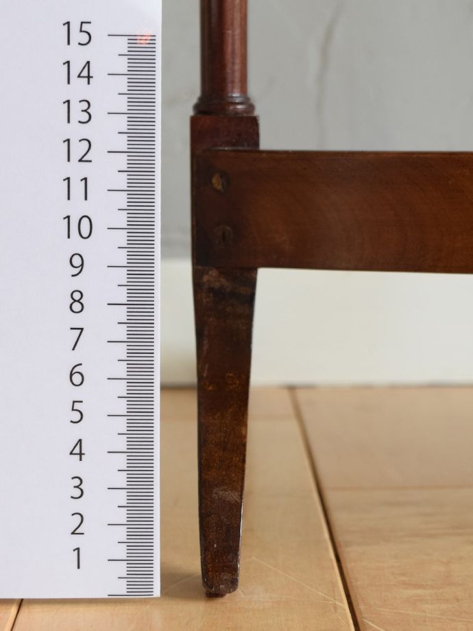 アンティークテーブルの脚