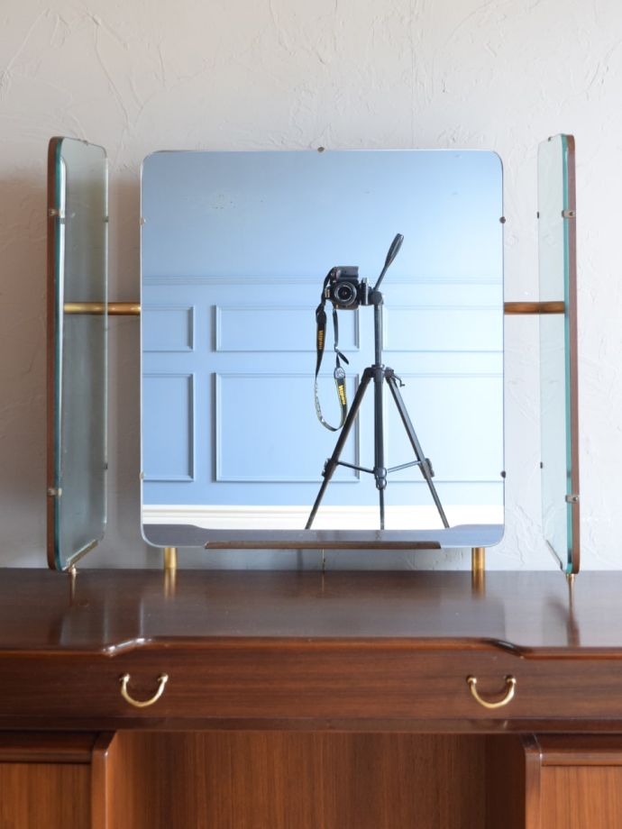 ビンテージ家具の三面鏡