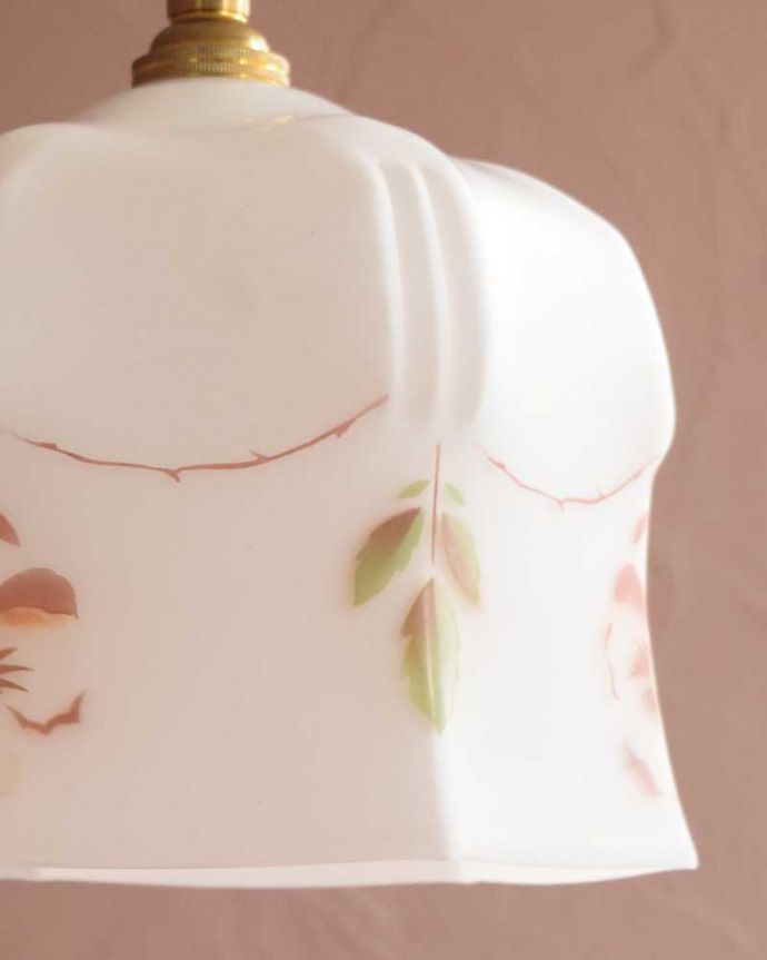 ペンダントライト　照明・ライティング　優しく灯るアンティークお花模様のアンティークシェード（コード・シャンデリア電球・ギャラリーなし）。。(k-3346-z)