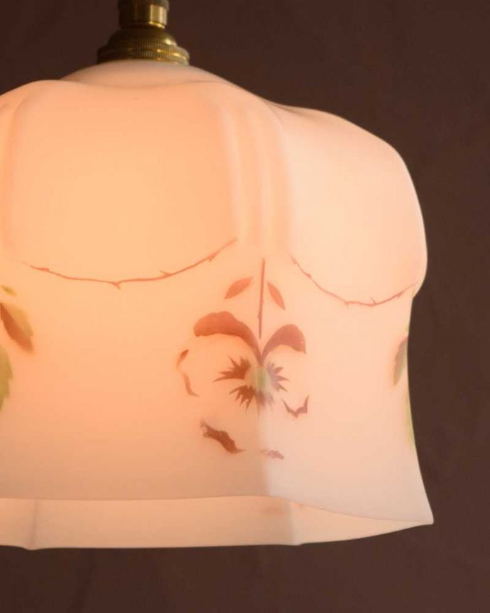 ペンダントライト　照明・ライティング　優しく灯るアンティークお花模様のアンティークシェード（コード・シャンデリア電球・ギャラリーなし）。。(k-3346-z)