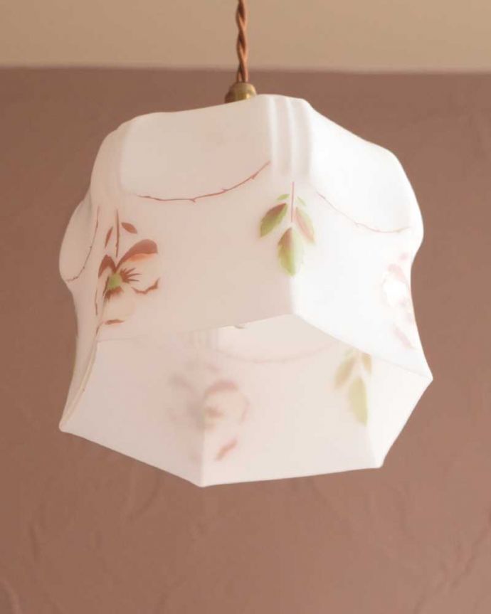 ペンダントライト　照明・ライティング　優しく灯るアンティークお花模様のアンティークシェード（コード・シャンデリア電球・ギャラリーなし）。。(k-3346-z)