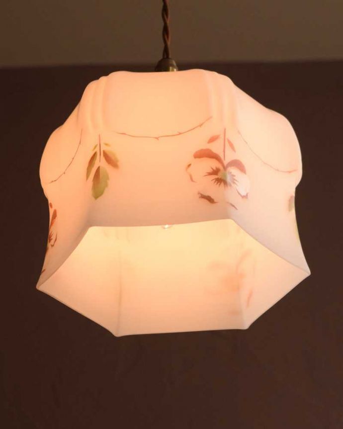 ペンダントライト　照明・ライティング　優しく灯るアンティークお花模様のアンティークシェード（コード・シャンデリア電球・ギャラリーなし）。。(k-3346-z)